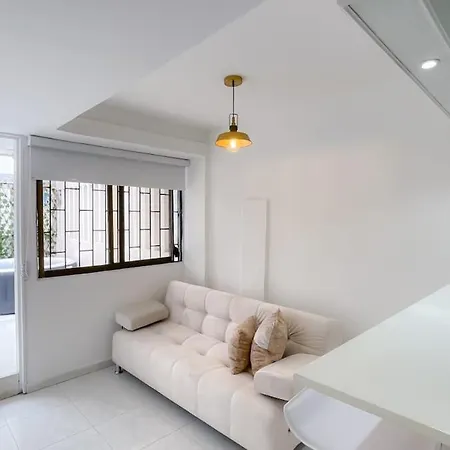Luxury Beach House - Studio With Jacuzzi & Patio